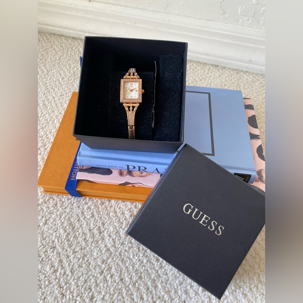 Guess GLink Adjustable bracelet. Color Rose Gold.